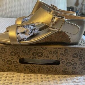 Avanti Gold Women's Sandals with Buckle